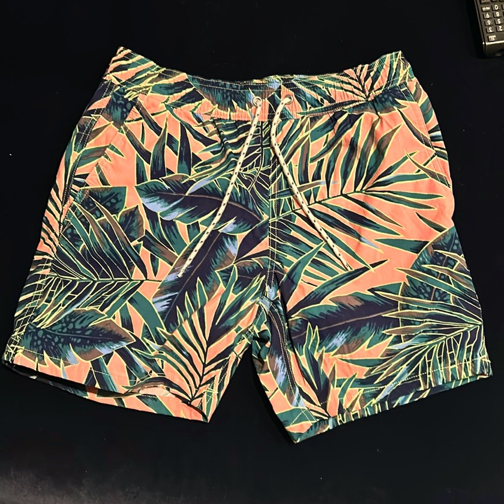 JCrew Men 6" stretch swim trunk in tropical print